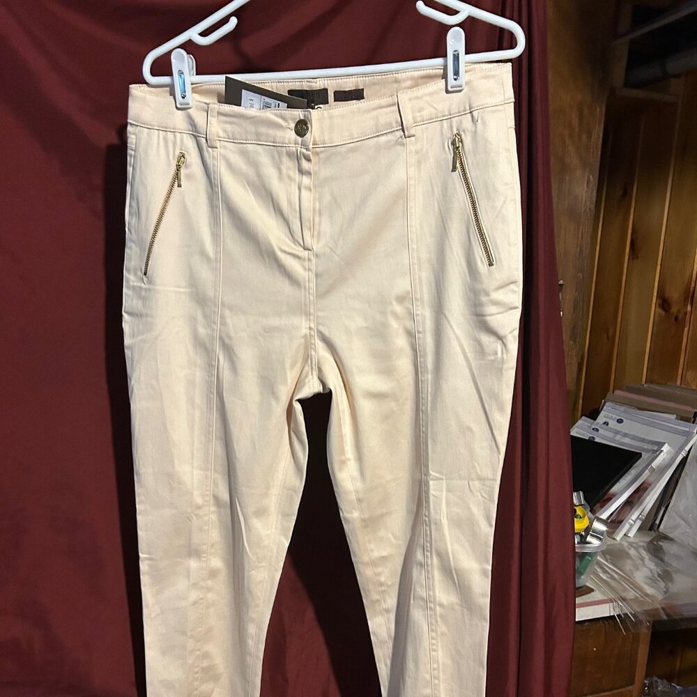 Cortefiel Woman pants  new w tag  Stunning lightweight  cream colored sz 10 wais